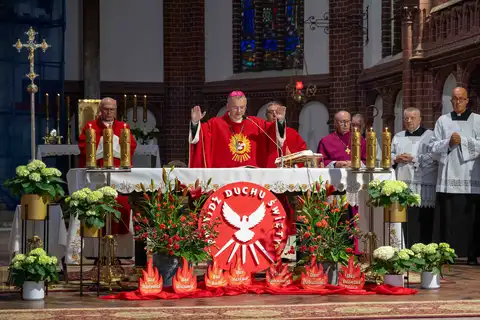 2024.05.24 – Bierzmowanie młodzieży z Dekanatu Żary – zdjęcie 67