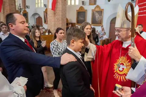 2024.05.24 – Bierzmowanie młodzieży z Dekanatu Żary – zdjęcie 153