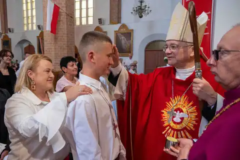 2024.05.24 – Bierzmowanie młodzieży z Dekanatu Żary – zdjęcie 141