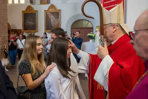 2024.05.24 – Bierzmowanie młodzieży z Dekanatu Żary – zdjęcie 114