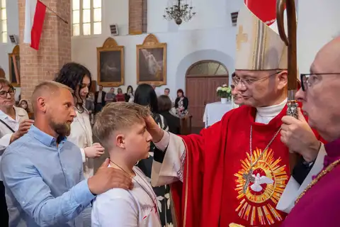 2024.05.24 – Bierzmowanie młodzieży z Dekanatu Żary – zdjęcie 123