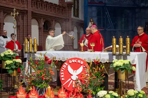 2024.05.24 – Bierzmowanie młodzieży z Dekanatu Żary – zdjęcie 214