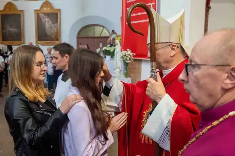 2024.05.24 – Bierzmowanie młodzieży z Dekanatu Żary – zdjęcie 106