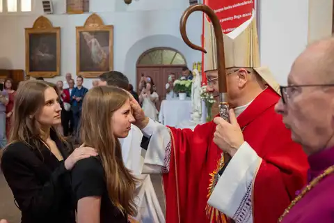 2024.05.24 – Bierzmowanie młodzieży z Dekanatu Żary – zdjęcie 108