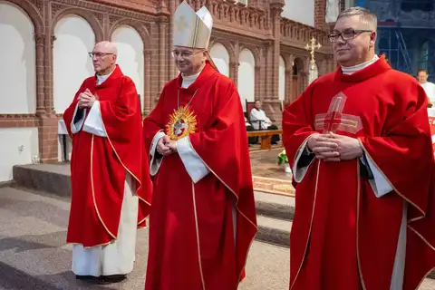 2024.05.24 – Bierzmowanie młodzieży z Dekanatu Żary – zdjęcie 201