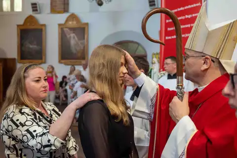 2024.05.24 – Bierzmowanie młodzieży z Dekanatu Żary – zdjęcie 170