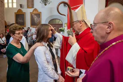 2024.05.24 – Bierzmowanie młodzieży z Dekanatu Żary – zdjęcie 116