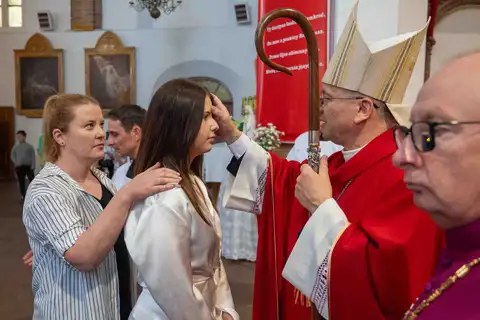 2024.05.24 – Bierzmowanie młodzieży z Dekanatu Żary – zdjęcie 166