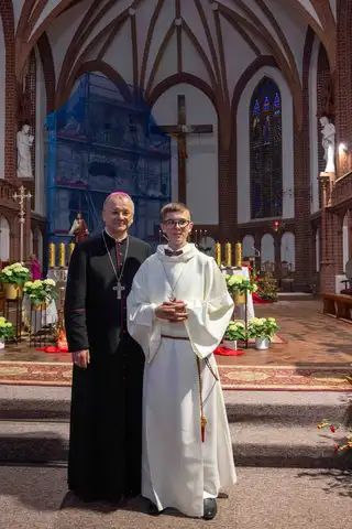 2024.05.24 – Bierzmowanie młodzieży z Dekanatu Żary – zdjęcie 277