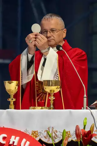 2024.05.24 – Bierzmowanie młodzieży z Dekanatu Żary – zdjęcie 221