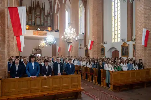 2024.05.24 – Bierzmowanie młodzieży z Dekanatu Żary – zdjęcie 62