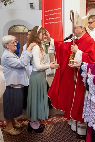 2024.05.24 – Bierzmowanie młodzieży z Dekanatu Żary – zdjęcie 70