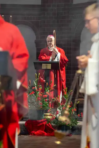 2024.05.24 – Bierzmowanie młodzieży z Dekanatu Żary – zdjęcie 31