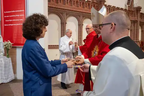 2024.05.24 – Bierzmowanie młodzieży z Dekanatu Żary – zdjęcie 207
