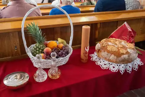 2024.05.24 – Bierzmowanie młodzieży z Dekanatu Żary – zdjęcie 52
