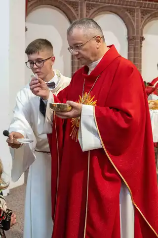2024.05.24 – Bierzmowanie młodzieży z Dekanatu Żary – zdjęcie 242