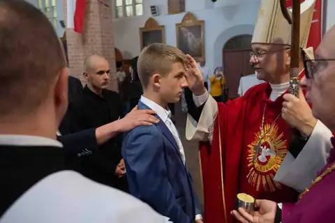 2024.05.24 – Bierzmowanie młodzieży z Dekanatu Żary – zdjęcie 188