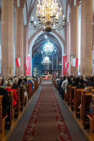 2024.05.24 – Bierzmowanie młodzieży z Dekanatu Żary – zdjęcie 50