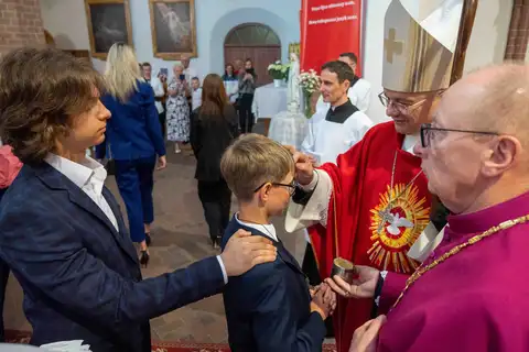 2024.05.24 – Bierzmowanie młodzieży z Dekanatu Żary – zdjęcie 184