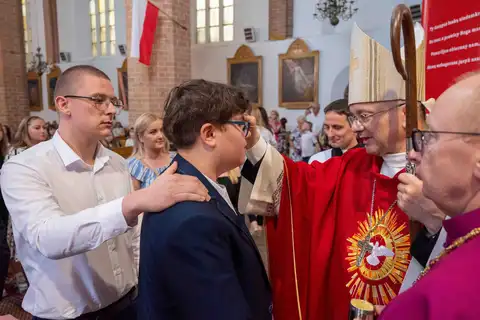 2024.05.24 – Bierzmowanie młodzieży z Dekanatu Żary – zdjęcie 167