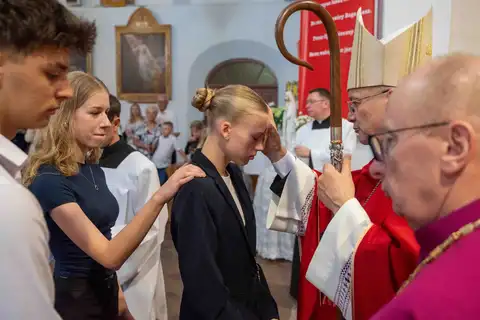 2024.05.24 – Bierzmowanie młodzieży z Dekanatu Żary – zdjęcie 176