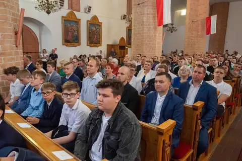 2024.05.24 – Bierzmowanie młodzieży z Dekanatu Żary – zdjęcie 43