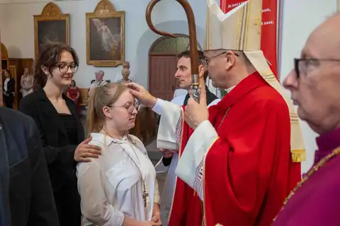 2024.05.24 – Bierzmowanie młodzieży z Dekanatu Żary – zdjęcie 144