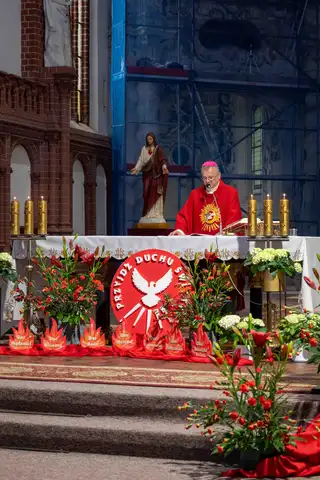 2024.05.24 – Bierzmowanie młodzieży z Dekanatu Żary – zdjęcie 64