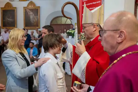 2024.05.24 – Bierzmowanie młodzieży z Dekanatu Żary – zdjęcie 84