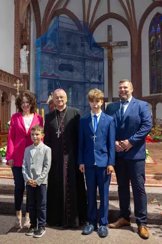 2024.05.24 – Bierzmowanie młodzieży z Dekanatu Żary – zdjęcie 269