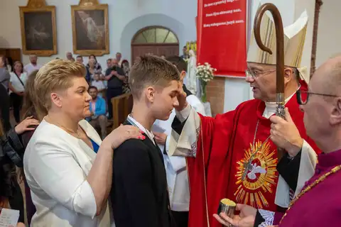 2024.05.24 – Bierzmowanie młodzieży z Dekanatu Żary – zdjęcie 89