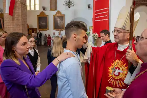 2024.05.24 – Bierzmowanie młodzieży z Dekanatu Żary – zdjęcie 129
