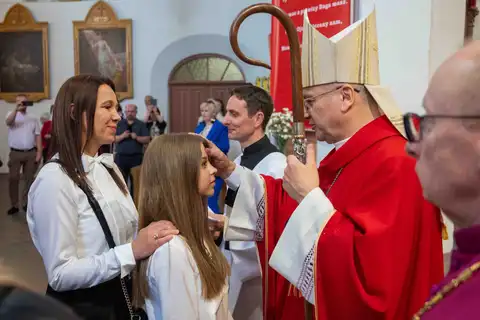 2024.05.24 – Bierzmowanie młodzieży z Dekanatu Żary – zdjęcie 92