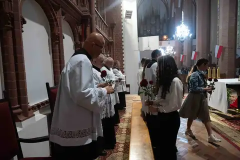 2024.05.24 – Bierzmowanie młodzieży z Dekanatu Żary – zdjęcie 254