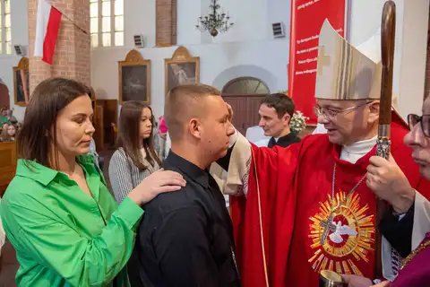 2024.05.24 – Bierzmowanie młodzieży z Dekanatu Żary – zdjęcie 163