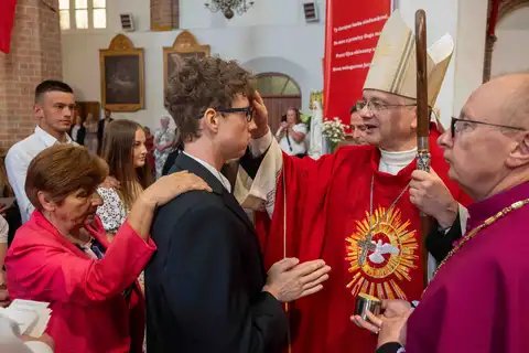 2024.05.24 – Bierzmowanie młodzieży z Dekanatu Żary – zdjęcie 133