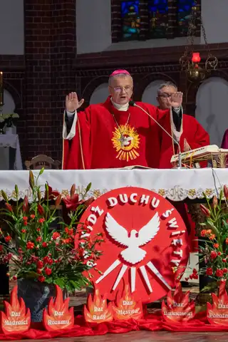 2024.05.24 – Bierzmowanie młodzieży z Dekanatu Żary – zdjęcie 68