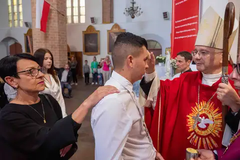 2024.05.24 – Bierzmowanie młodzieży z Dekanatu Żary – zdjęcie 165