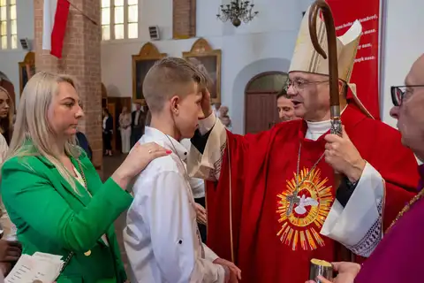 2024.05.24 – Bierzmowanie młodzieży z Dekanatu Żary – zdjęcie 145