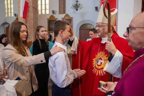 2024.05.24 – Bierzmowanie młodzieży z Dekanatu Żary – zdjęcie 149