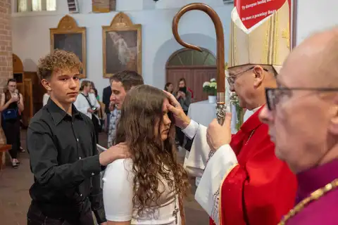 2024.05.24 – Bierzmowanie młodzieży z Dekanatu Żary – zdjęcie 181