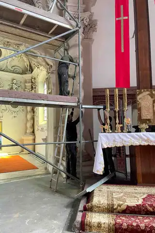 2023.04.13 – Renowacja portalu do kaplicy Promnitzów – Montaż rusztowania oraz stan portalu przed rozpoczęciem prac – zdjęcie 6