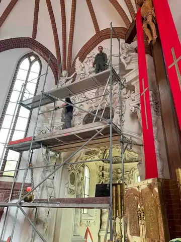 2023.04.13 – Renowacja portalu do kaplicy Promnitzów – Montaż rusztowania oraz stan portalu przed rozpoczęciem prac – zdjęcie 5