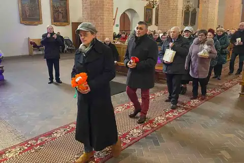 2024.12.08 – Msza Św. z udziałem koła Pszczelarzy w Żarach z okazji wspomnienia św. Ambrożego – zdjęcie 11