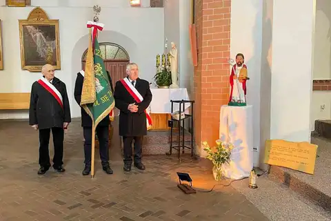 2024.12.08 – Msza Św. z udziałem koła Pszczelarzy w Żarach z okazji wspomnienia św. Ambrożego – zdjęcie 6