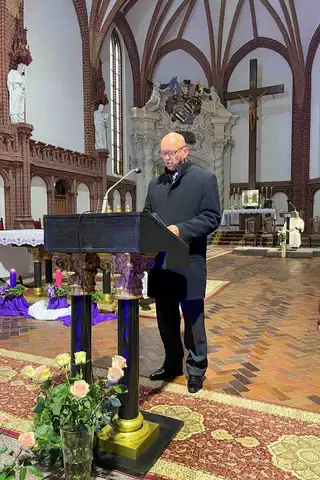 2024.12.08 – Msza Św. z udziałem koła Pszczelarzy w Żarach z okazji wspomnienia św. Ambrożego – zdjęcie 8