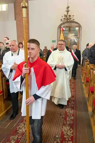 2024.12.08 – Msza Św. z udziałem koła Pszczelarzy w Żarach z okazji wspomnienia św. Ambrożego – zdjęcie 3