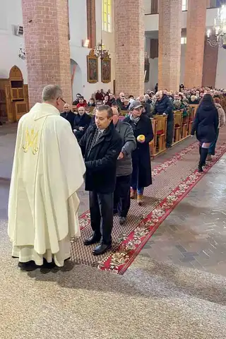2024.12.08 – Msza Św. z udziałem koła Pszczelarzy w Żarach z okazji wspomnienia św. Ambrożego – zdjęcie 13
