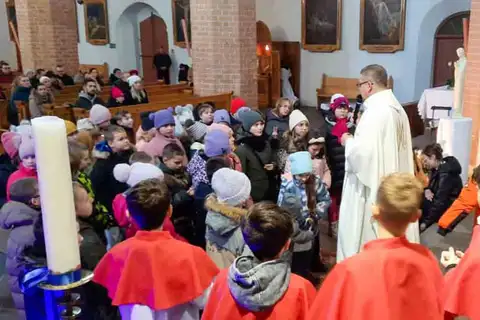 2024.12.08 – Poświęcenie medalików dla dzieci pierwszokomunijnych – zdjęcie 1