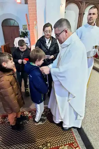 2024.12.08 – Poświęcenie medalików dla dzieci pierwszokomunijnych – zdjęcie 15